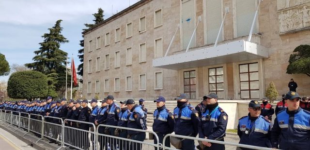 Bllokime qarkullimi në Tiranë, rrugët që bllokohen nga protesta e opozitës